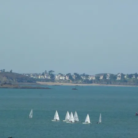 De Charme La Rose De Près Du Mont Saint Michel Bed & Breakfast 3*